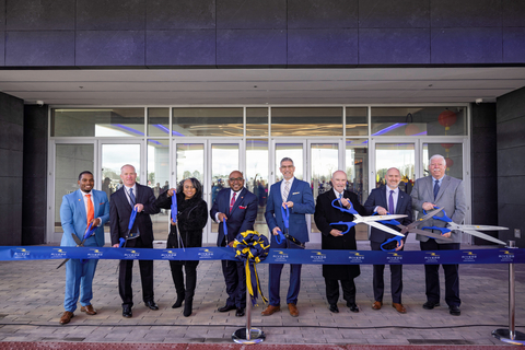 Representatives from Rivers Casino Portsmouth, Rush Street Gaming and the City of Portsmouth cut the ceremonial ribbon at the casino’s grand opening on January 23, 2023. (Photo: Business Wire)
