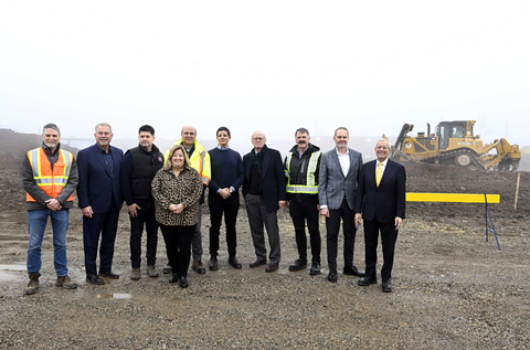 Left to right: Tim Larson (Bartek), Minister Neil Lumsden, MP Chad Collins, Minister Lisa Thompson, Hamid Goli (Bartek), Jose Kafie (Bartek), John Burrows (Bartek), Jim Vincent (Bartek), Steven Chambers (Bartek), Minister Vic Fedeli. (Photo: Business Wire)