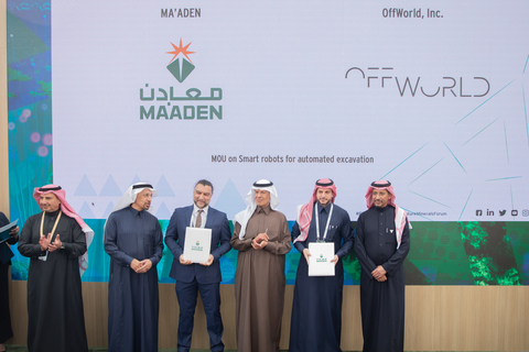 From left to right: His Excellency, Khaled Saleh Al-Mudaifer, Vice Minister of Mining; His Excellency, Eng. Khalid bin Abdulaziz Al-Falih, Minister of Investment; Jim Keravala, OffWorld Chief Executive Officer and Co-founder; His Highness, Prince Abdulaziz bin Salman Al Saud, Minister of Energy; Saud M. Al Mandil, Vice President, Technology, R&D, and Innovation (TRI); His Excellency, Bandar bin Ibrahim Al Khorayef, Minister of Mining (Photo: Business Wire)