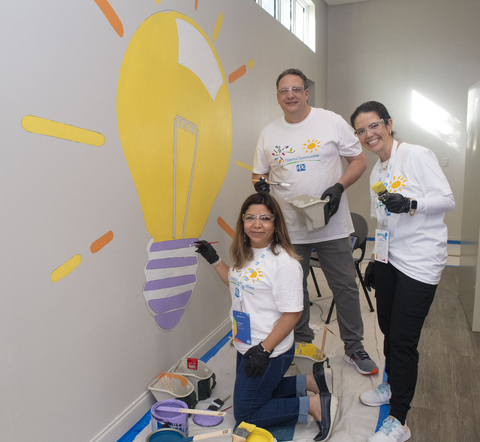 More than 100 of PPG’s top global leaders completed a COLORFUL COMMUNITIES® project in collaboration with Heart of America to revitalize the Florence De George Boys & Girls Club in West Palm Beach, Florida. (Photo: Business Wire)