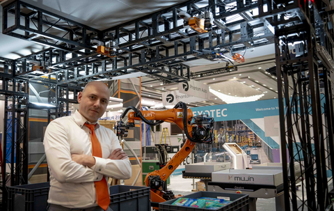 Mujin Cofounder Ross Diankov with an Order Fulfillment Robot at the Manifest Logistics Trade Show in Las Vegas (Photo: Business Wire)