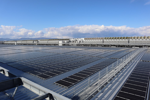 北上工場第1製造棟に設置した太陽光発電システム （写真：ビジネスワイヤ）