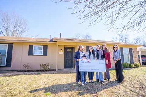 Red River Bank and the Federal Home Loan Bank of Dallas awarded $10,000 to a Marine veteran in Bossier City, Louisiana, for down-payment assistance on her first home. (Photo: Business Wire)