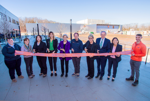 Today, U.S. Secretary of Energy Jennifer Granholm and a host of federal and state leaders cut a ceremonial ribbon to mark the opening of Commonwealth Fusion System's new fusion energy facility. Pictured (L-R): Secretary of Energy and Environmental Affairs Rebecca Tepper, Massachusetts Lt. Governor Kim Driscoll, Senator Elizabeth Warren, CFS CEO Bob Mumgaard, Secretary of Energy Granholm, Senator Ed Markey and Massachusetts Secretary of Economic Development Yvonne Hao. (Photo: Business Wire)