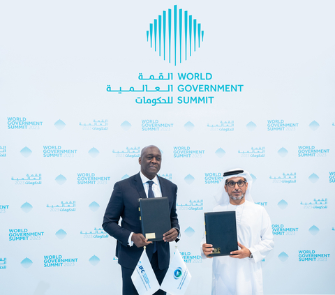 H.E. Mohamed Saif Al Suwaidi, Director General of Abu Dhabi Fund for Development (right); with H.E. Makhtar Diop, Managing Director of IFC; after signing the agreement (Photo: AETOSWire).