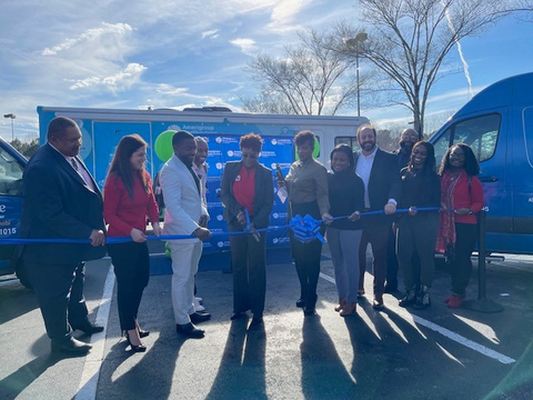 During a ribbon cutting ceremony at the Amerigroup Community Service Center in Atlanta on Tuesday, Amerigroup Georgia and Kare Mobile Inc. celebrated the launch of their partnership to improve oral health outcomes across the state. (Photo: Business Wire)