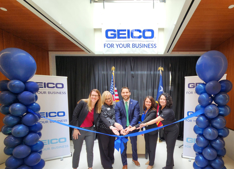 original Left to Right: GEICO Senior Vice President Melissa Gallaro, Katy Economic Development Council President and CEO Angie Thomason, GEICO Vice President of Commercial Insurance Operations Jason Andrukonis, GEICO Director of Commercial Insurance Operations Nidia Bandstra and Maida Guillen, Community Engagement Coordinator for Harris County Precinct 4 cut the ribbon to commemorate the expansion of GEICO's commercial insurance operations in Katy, TX. (Photo: Business Wire)