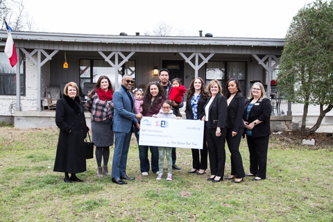 original Representatives from First National Bank Texas and the Federal Home Loan Bank of Dallas joined to award a military veteran in Richland Hills, Texas, with $10,000 in Housing Assistance for Veterans. (Photo: Business Wire)