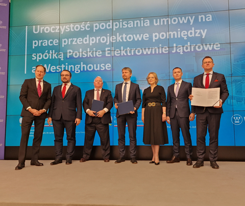 U.S. and Polish government officials join Westinghouse and Polskie Elektrownie Jądrowe leaders for historic contract signing to advance Poland’s Nuclear Energy program. (L to R) Ambassador Mark Brzezinski, U.S. Ambassador to Poland. Paweł Jabłoński, Polish Undersecretary of State at the Ministry of Foreign Affairs and Deputy Minister of Foreign Affairs. David Durham, Westinghouse Energy Systems President. Tomasz Stępień, Polskie Elektrownie Jądrowe President. Anna Moskwa, Polish Minister of Climate and Environment. Mateusz Berger, Polish Government Plenipotentiary for Strategic Energy Infrastructure. Miroslaw Kowalik, President of Westinghouse Poland. (Photo: Business Wire)