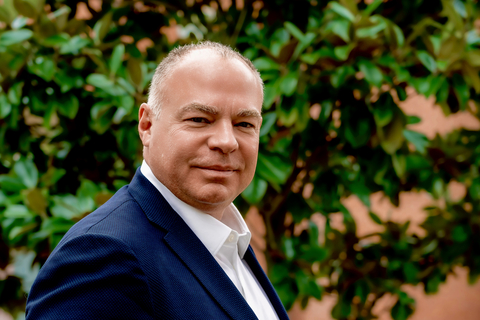 original Ian Thomas (Photo: Business Wire)