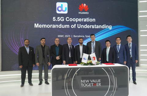du UAE and Huawei signing MOU (Photo: Business Wire)