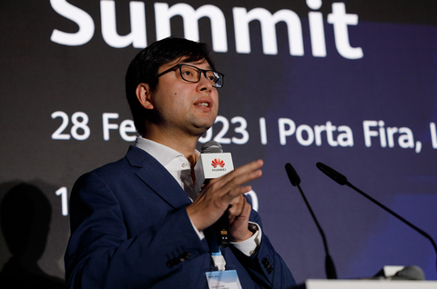 Fang Xiang, Vice President of Huawei Wireless Product Line, delivered a keynote speech at the summit