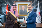 H.E. Mr. Ahmed Aqeel Al-Khateeb, KSA Minister of Tourism and SFD Chairman, signs a $5 billion deposit agreement with the Central Bank of Turkey, alongside Governor Şahap Kavcıoğlu, further enhancing economic cooperation between the two nations (Photo: AETOSWire)