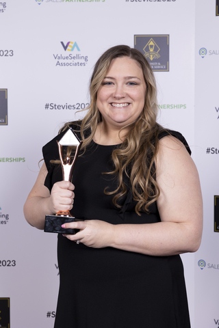 Amanda Mihalik, Workforce Manager of Data and Reporting in Customer Care at LegalShield, is presented with the Bronze Stevie Award on March 3 in Las Vegas. (Photo: Business Wire)
