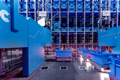 original Fabric's automated warehouse solution at work. Fabric and Synergy's partnership will streamline and optimize warehouse processes. (Photo: Business Wire)