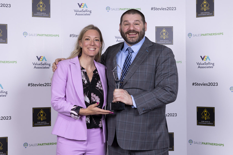 Symetra Internal Sales VP Courtney Ellis (l) and Internal Sales AVP Cris Hunter (r) celebrate Symetra’s Silver Stevie® Award for Sales & Customer Service at the 17th annual Stevie Awards held at Caesars Palace in Las Vegas on March 3. (Photo courtesy of the 2023 Stevie Awards®.)