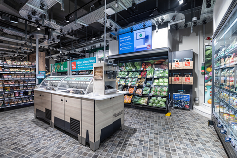 The salad bar at the center of REWE's new Pick&Go store in Cologne. (Photo: Business Wire)