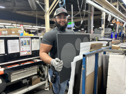 Roper Corporation Team Leader Lance Estus is building induction cooktops on the new assembly line in LaFayette, GA. (Photo: GE Appliances, a Haier company)