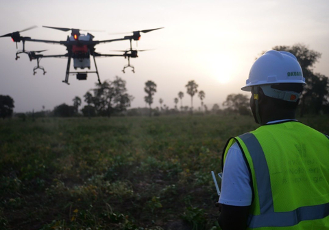 Employee of Zayed Sustainability Prize winner, Okuafo Foundation, demonstrates how to use a drone to optimise agricultural production (Photo: AETOSWire)