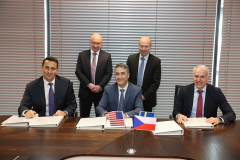 thumbnail Seated left to right: Bohdan Zronek, a member of the CEZ Board of Directors and director of the Nuclear Energy Division, Tarik Choho, President of Westinghouse Nuclear Fuel, and Aziz Dag, Senior Vice President of BWR and VVER Fuel, sign the agreement. Standing left to right: David Beneš, CEO of CEZ Group, and Patrick Fragman, CEO of Westinghouse. (Photo: Business Wire)