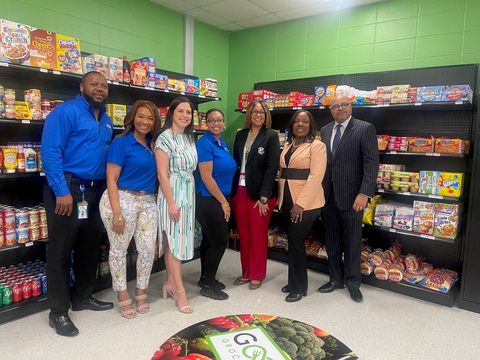 Amerigroup Georgia, Goodr, and Pointe South Middle School celebrate the opening of a free grocery store for students and their families (Photo: Business Wire)