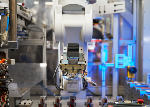 At Apple’s Material Recovery Lab in Austin, Texas, Apple’s disassembly robot Daisy is able to identify individual iPhone models to determine which actions to perform. (Photo: Business Wire)