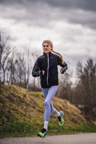 Das Sportunternehmen PUMA hat die deutsche Langstreckenläuferin Konstanze Klosterhalfen unter Vertrag genommen. Sie wird ab dem ersten Diamond League Event in Doha am 5. Mai die Performance-Running-Produkte des Unternehmens tragen. (Photo: Business Wire)