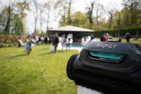 Aiper Seagull Pro at European launch event (Photo: Business Wire)
