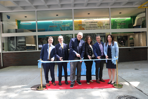 original Long Island University President Kimberly R. Cline, Omnicell Chairman, President, CEO, & Founder Randall Lipps, Arash Dabestani, LIU Pharmacy Dean, and other dignitaries open the Center for Innovative Medication Management, a strategic initiative to enhance technological capabilities, advance the practice of pharmacy, and enable support of safe medication management (Photo: Business Wire)