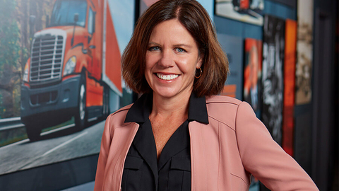 Erin Van Zeeland, Schneider Chief Commercial Officer (CCO), Group Senior Vice President and General Manager of Logistics, recognized as the 2023 Distinguished Woman in Logistics by Women in Trucking Association. (Photo: Business Wire)