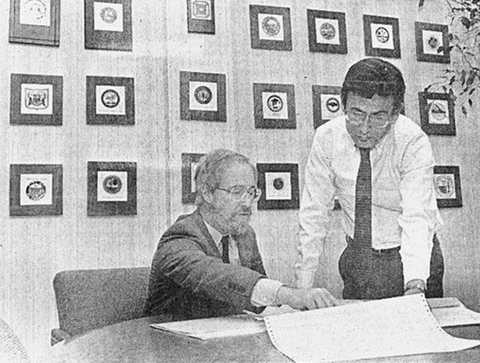 HdL Co-Founders, Robert Hinderliter and Lloyd de Llamas reviewing spreadsheets in the early days of business. (Photo: Business Wire)