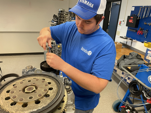 original Aspiring marine technician Rhett Fraser traveled from Zimbabwe to the U.S. to begin training programs at Yamaha's headquarters in Kennesaw, Ga., and to apprentice with Anderson Marine in Nashville, Tenn. (Photo: Business Wire)