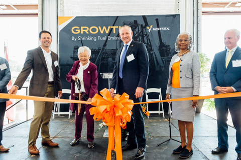 Alabama Governor, Kay Ivey, cuts ribbon with Vertex Energy CEO, Benjamin P Cowart at Vertex’s Renewable Diesel Ribbon-Cutting Ceremony in Mobile, Alabama. (Photo: Business Wire)