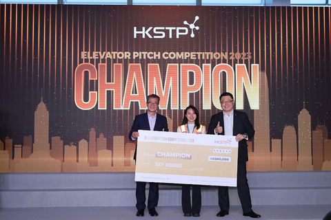 Mr Paul Chan, Financial Secretary of Hong Kong SAR (left) and Dr Sunny Chai, Chairman of HKSTP (right), presenting the overall champion award to Skyland Innovation Company Ltd. (Photo: Business Wire)