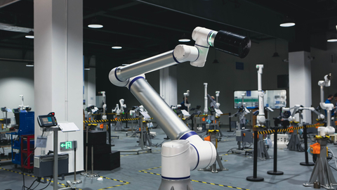 Elite Robots CS620 lifts a 20 kg weight-block during an in-house test at the company's plant. (Photo: Business Wire)