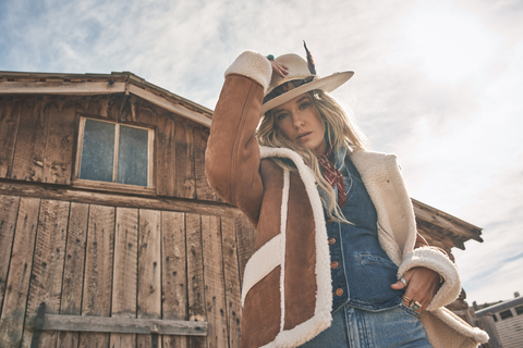 Global denim brand Wrangler® today announced a multi-year collaboration with reigning CMA Female Vocalist of the Year, most nominated female at the 2023 ACM Awards and Yellowstone actress Lainey Wilson. (Photo: Business Wire)
