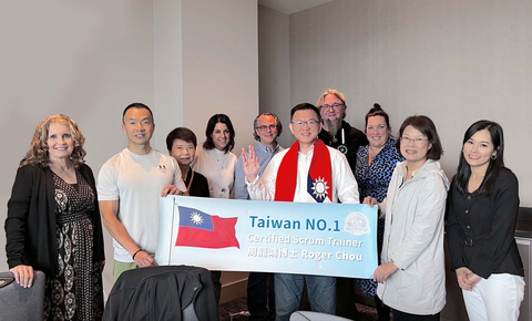 Dr. Roger Chou, wearing a national flag scarf, poses with the interview committee and family members. (Photo: Business Wire)