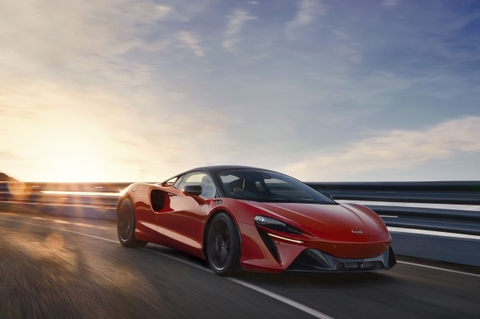 original Ricardo plc and McLaren Automotive announce long-term multi-year V8 engine supply agreement partnership for future high-performance hybrid powertrains. (Photo: Business Wire)