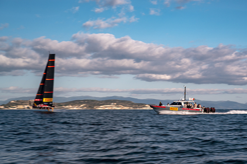 Data collected by CommScope’s RUCKUS Networks access points on the racing boat is continuously transmitted to the support motorboat, normally covering distances up to 2 miles in rough waters and gusting winds. (Photo: Business Wire)