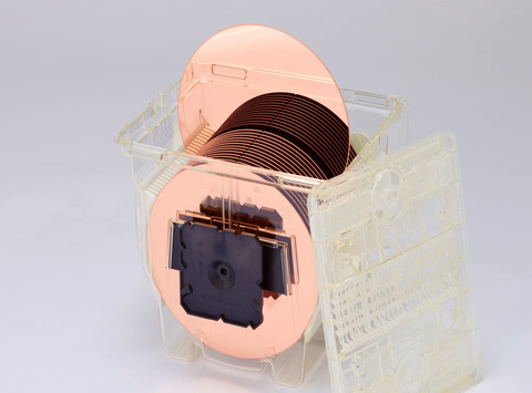 300mm wafer type HRDP® products (In a special case for shipping products) (Photo: Business Wire)