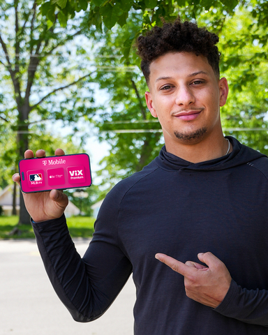 PATRICK MAHOMES UNVEILS T-MOBILE’S ULTIMATE SPORTS STREAMING COMBO (Photo: Business Wire)