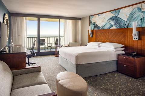 Each of the 513 guestrooms and suites features stunning ocean or island views, with large-format windows to allow guests to fully enjoy the surrounding landscape. (Photo: Business Wire)
