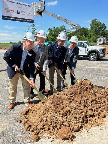 Tennessee Valley Authority Vice President, North Region Justin Maierhofer, CDE Lightband General Manager Brian Taylor, Clarksville Mayor Joe Pitts, and Silicon Ranch Chairman of the Board Matt Kisber break ground on two new solar farms in Clarksville, TN. (Photo: Business Wire)