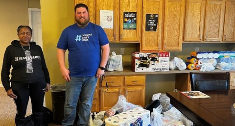Maintenance Manager Tyler Wagner and Looking at the Whole Picture Foundation Executive Director, Janice Banks, deliver much-needed household items to Veterans in Detroit. (Photo: Business Wire)