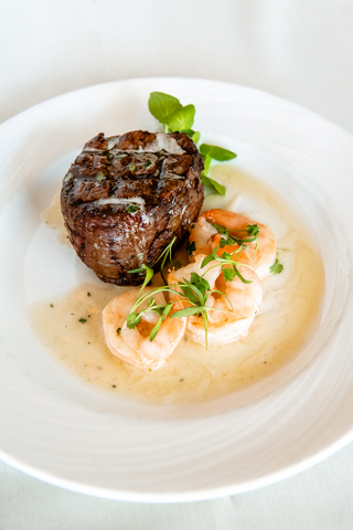 original Available nationwide for a limited time, Eddie Merlot’s Summertime Grill menu makes it easy for guests to savor the unmistakable flavors of freshly grilled steak and seafood with decadent dishes like Filet Mignon & Citrus Shrimp Scampi, Grilled Swordfish, and a Bone-In Kansas City Strip, as well as elevated takes on classic backyard barbeque sides. (Photo: Business Wire)