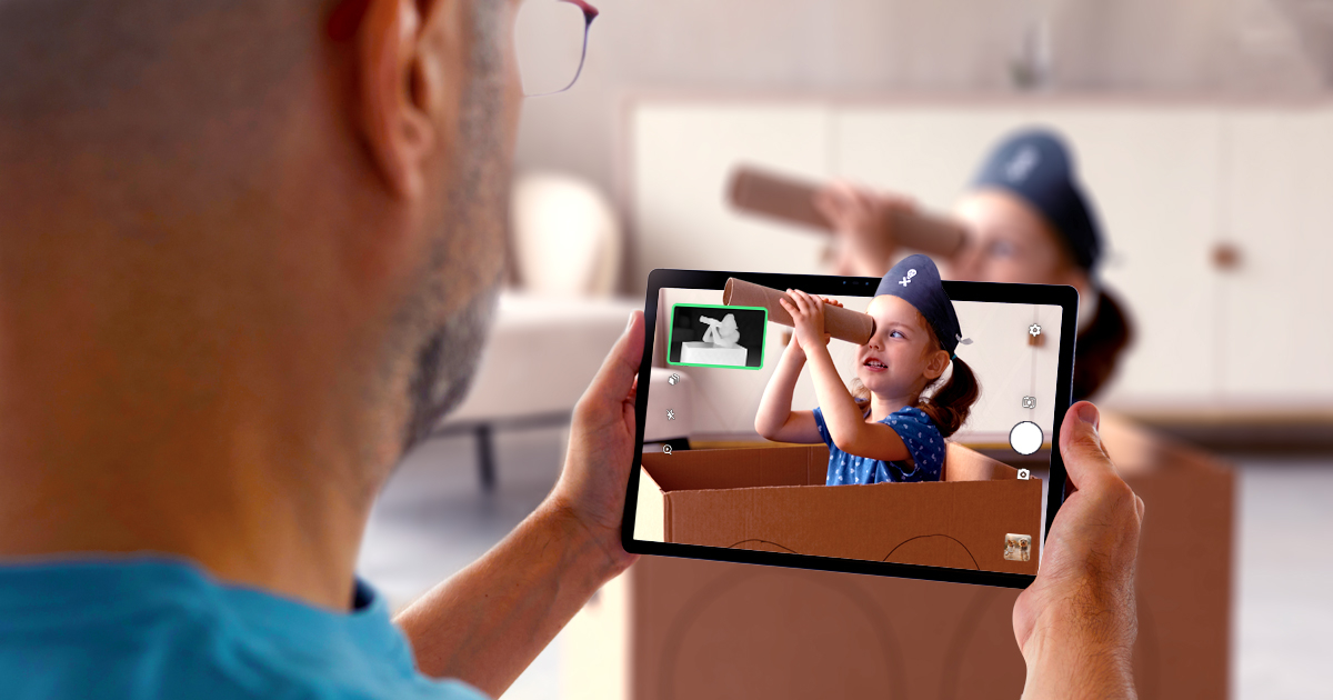 Father's Day Tech: Introduce Dad to the Thrill of Glasses-Free 3D With the  New Lume Pad 2 Handheld Tablet