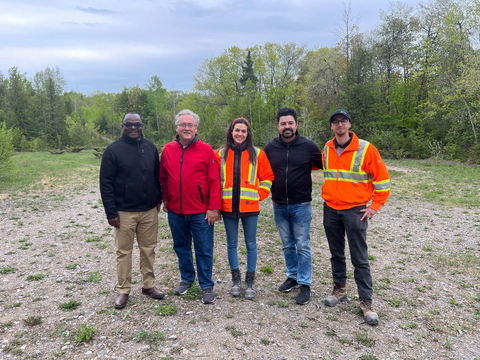 original Left to Right: Mageland Yepmezoue Tchiengue, General Director Foret-Boucher Foundation, Rob Cumming, Head of Sustainability and Public Affairs Lafarge Canada (East), Gabrielle Vicaire, Environment & Land Coordinator Lafarge Canada (Quebec), Patrick Voyer, Communications Advisor Foret-Boucher Foundation, Olivier De Bie, Plant Manager Klock Aggregates. (Photo: Business Wire)