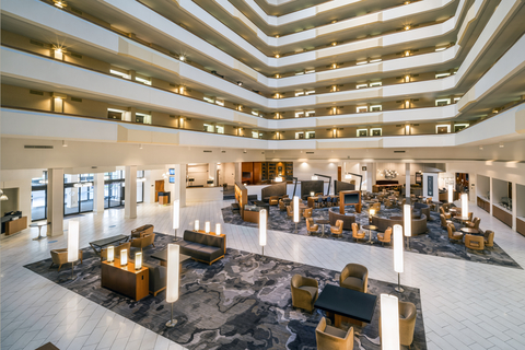 Come experience the beautiful transformation of the Houston Marriott® South at Hobby Airport in Texas, operated by Atrium Hospitality, one of the nation’s largest hotel operators. The 290-key hotel’s seven-month, multimillion-dollar renovation spanned guest accommodations, atrium lobby, restaurant, meeting space, plus new and expanded fitness center, among other areas. (Photo: Business Wire)