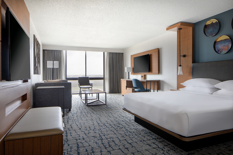 All of the Houston Marriott® South at Hobby Airport’s 290 guest rooms, including 50 one-room suites, are freshly redesigned as a part of the hotel’s seven-month, multimillion-dollar renovation. Upgrade to a club-level accommodation for exclusive access to the Atrium Hospitality-managed hotel’s private M Club Lounge. (Photo: Business Wire)
