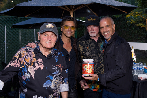 John Stamos joined The Beach Boys to raise money for the Jessie Rees Foundation, helping kids fight cancer. Pictured left to right: Bruce Johnston, John Stamos, Mike Love and Erik Rees, CEO of the Jessie Rees Foundation. (Photo: Business Wire)